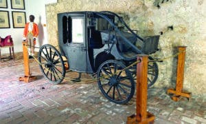 El coche, medio de transporte de diversos usos en la Colonia