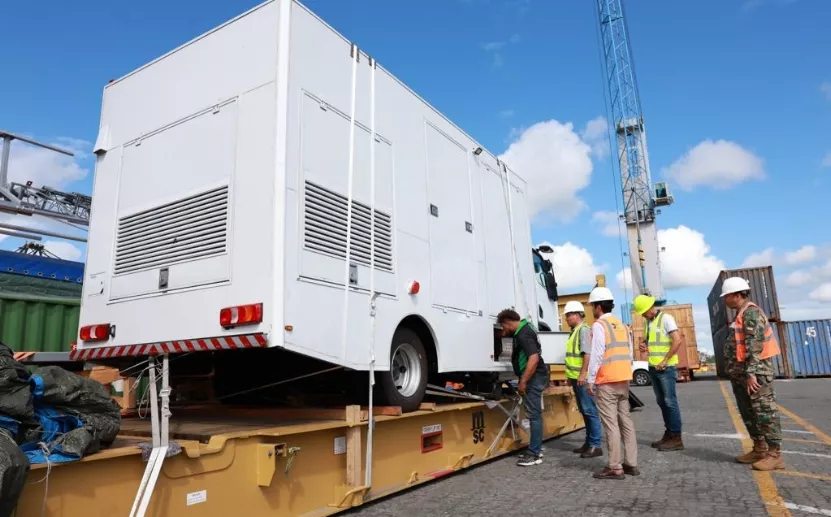 Aduanas recibe moderno escáner Spectrum