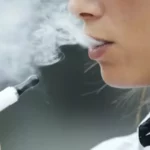Vapeo en adolescentes: neumólogos alertan sobre adicción a la nicotina y daños pulmonares