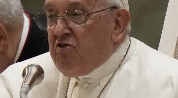 Papa condena ante rabinos armas y guerra
