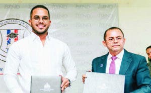 Juventud firma convenios con las universidades