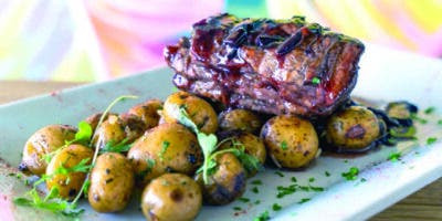 El sabor de las recetas hechas con un  corte internacional y antillano