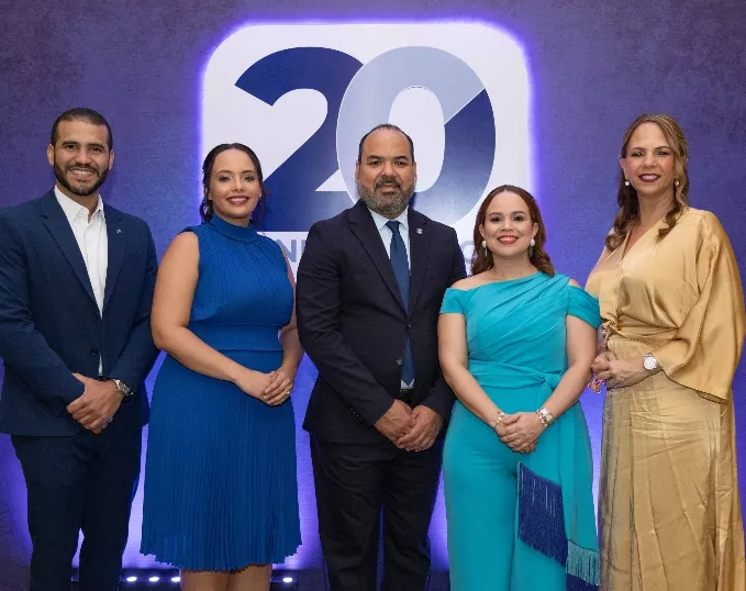 Héctor Herrera, Liann Guerrero, Lenin Díaz, Claudia Núñez e Yngrid Petiton.