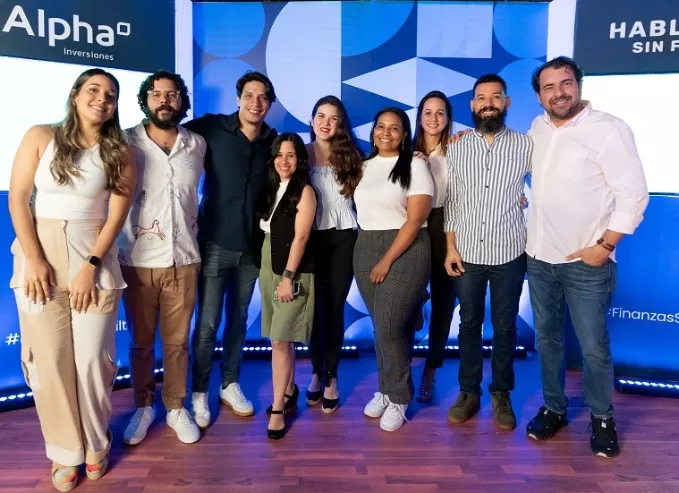Integrantes del equipo diseño del país.