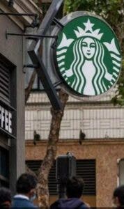 Starbucks vende su negocio en Brasil a una empresa controlada por Mubadala