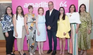 Amadita celebra sus 64 años y entrega donativo