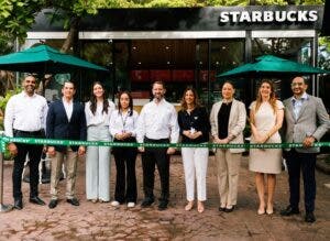 Starbucks abre primera tienda universitaria