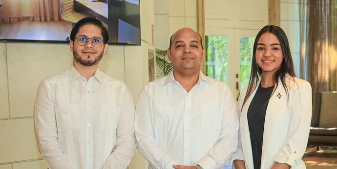Colaboradores de la institución que participaron en el taller regional.