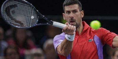 Novak Dejokovic remonta para triunfar en París