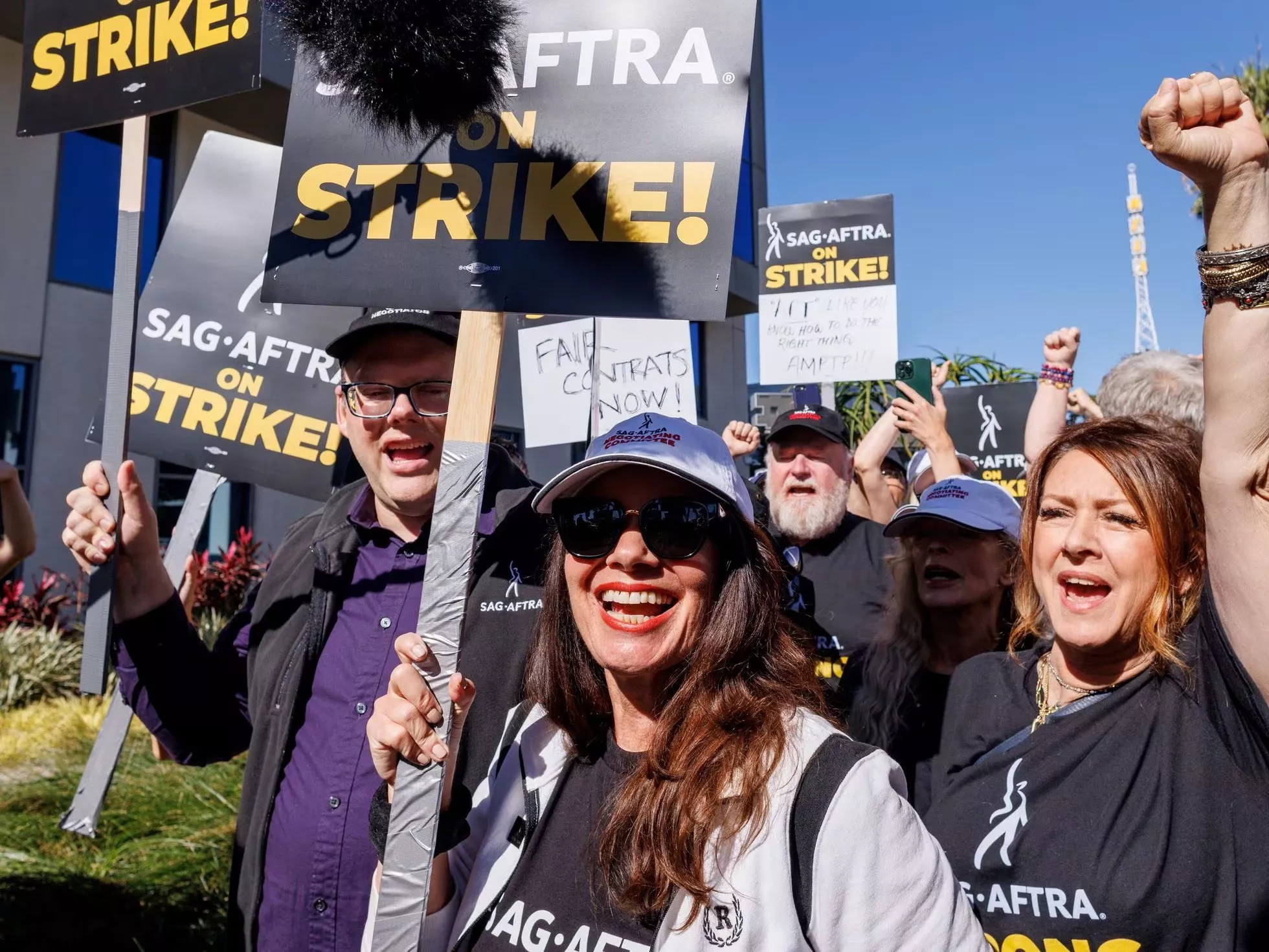 73325c9b-3d21-4b64-bd25-628fa1c28e00