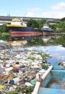 El Ozama arrastra 90 % desechos al mar