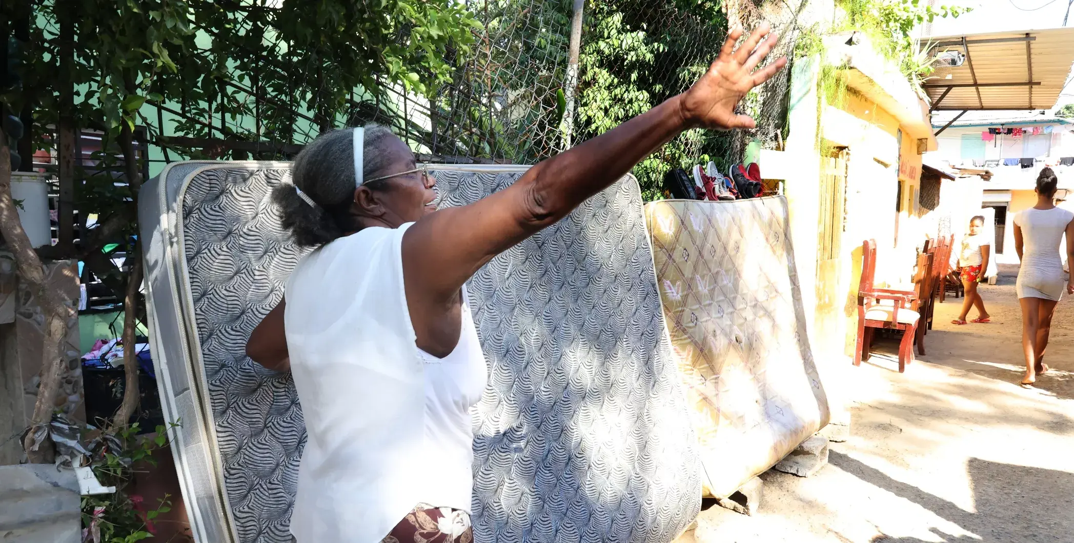 En Los Girasoles II se quedaron en la calle por desborde de una cañada