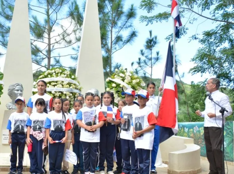 Efemérides rinde homenaje a las Mirabal