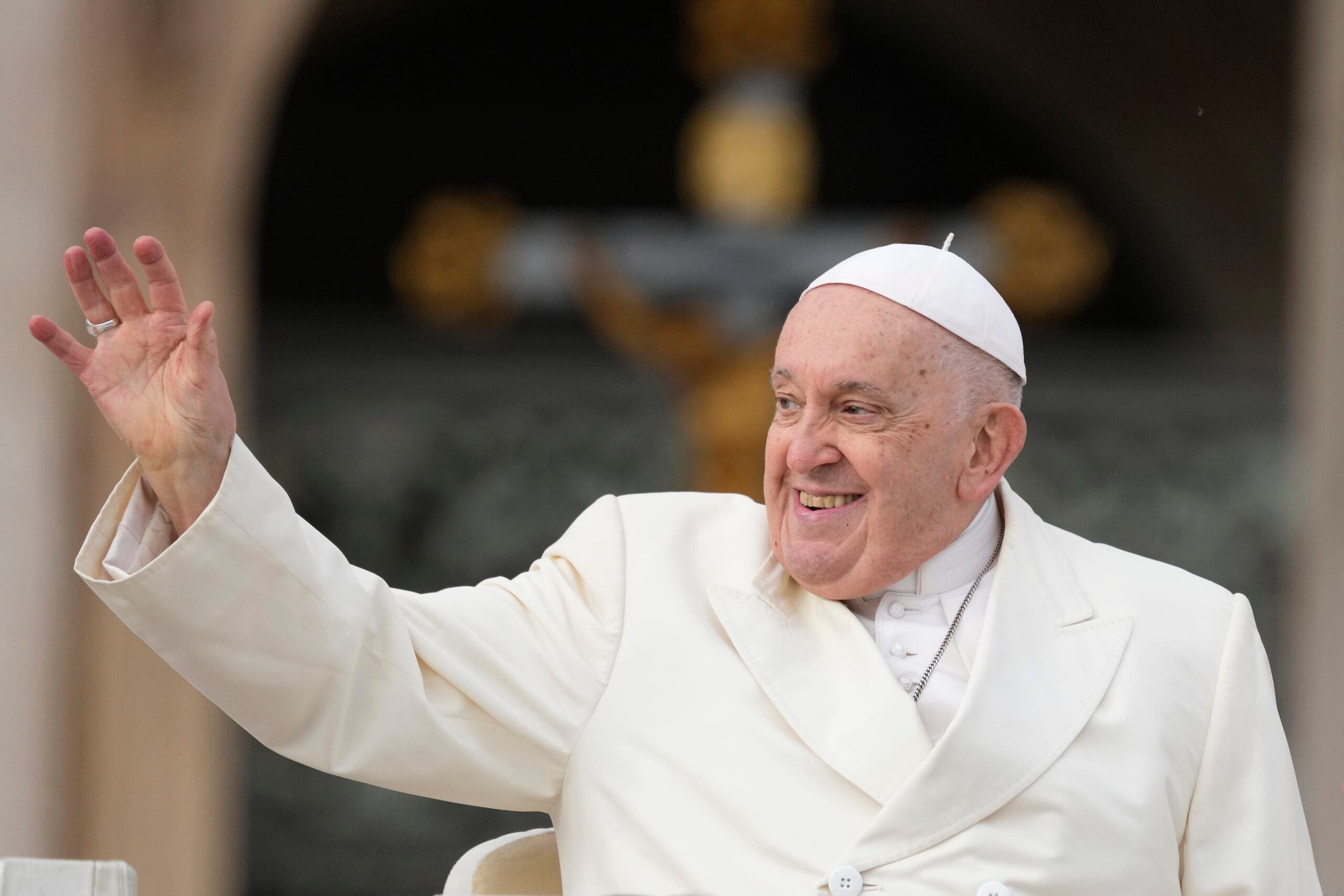 Vaticano: Francisco cancela audiencias matinales del sábado por una leve gripe