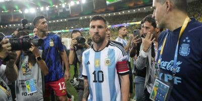 Argentina y Messi se retiran tras una pelea generalizada en las gradas del Maracaná