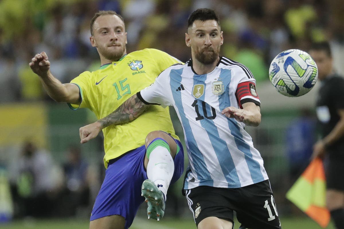 Argentina domina a Brasil que cae por tercera vez y entra en crisis