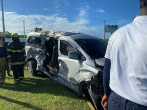 Choque entre un minibús y una patana deja un muerto y tres heridos en Autovía del Coral