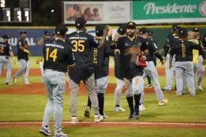 Valenzuela da hit de oro en triunfo de Águilas 2-1 sobre Toros