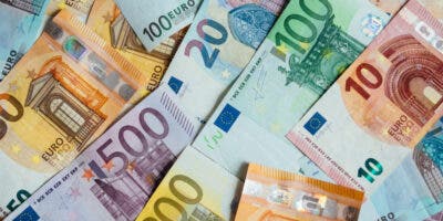 El euro cae por debajo de los 1,07 dólares