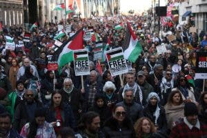 Miles de personas en Londres para pedir un alto el fuego en la Franja de Gaza