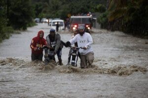 COE eleva a 13 las provincias en alerta por lluvias