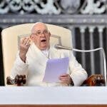 El papa urge a educar a los hombres a relaciones sanas para evitar la violencia machista