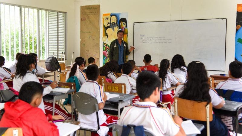 La escuela rural en Colombia que sin biblioteca ni internet logró ganar un premio mundial de educación