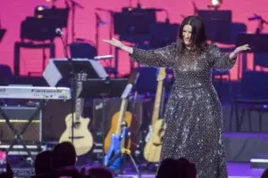 La noche en la que Laura Pausini brilló en boca de sus amigos, de Alejandro Sanz a Fonsi Javier Herrero