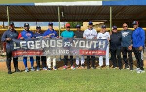 Expeloteros de MLB ofrecen clínica niños