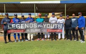 Expeloteros de MLB ofrecen clínica niños