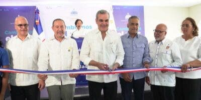 Presidente Abinader inaugura un liceo y un edificio para servicios estudiantiles en Loyola, San Cristóbal