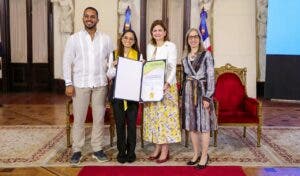 Gobierno reconoce a 150 estudiantes por excelencia académica