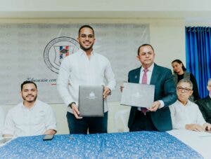 Juventud firma convenios con universidades de Santiago y SFM para impulsar capacitación