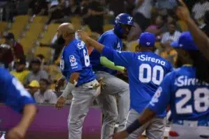 Licey derrota a las Águilas y continúa dominio en Santiago