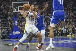 Monk lleva a Sacramento a superar a los Warriors