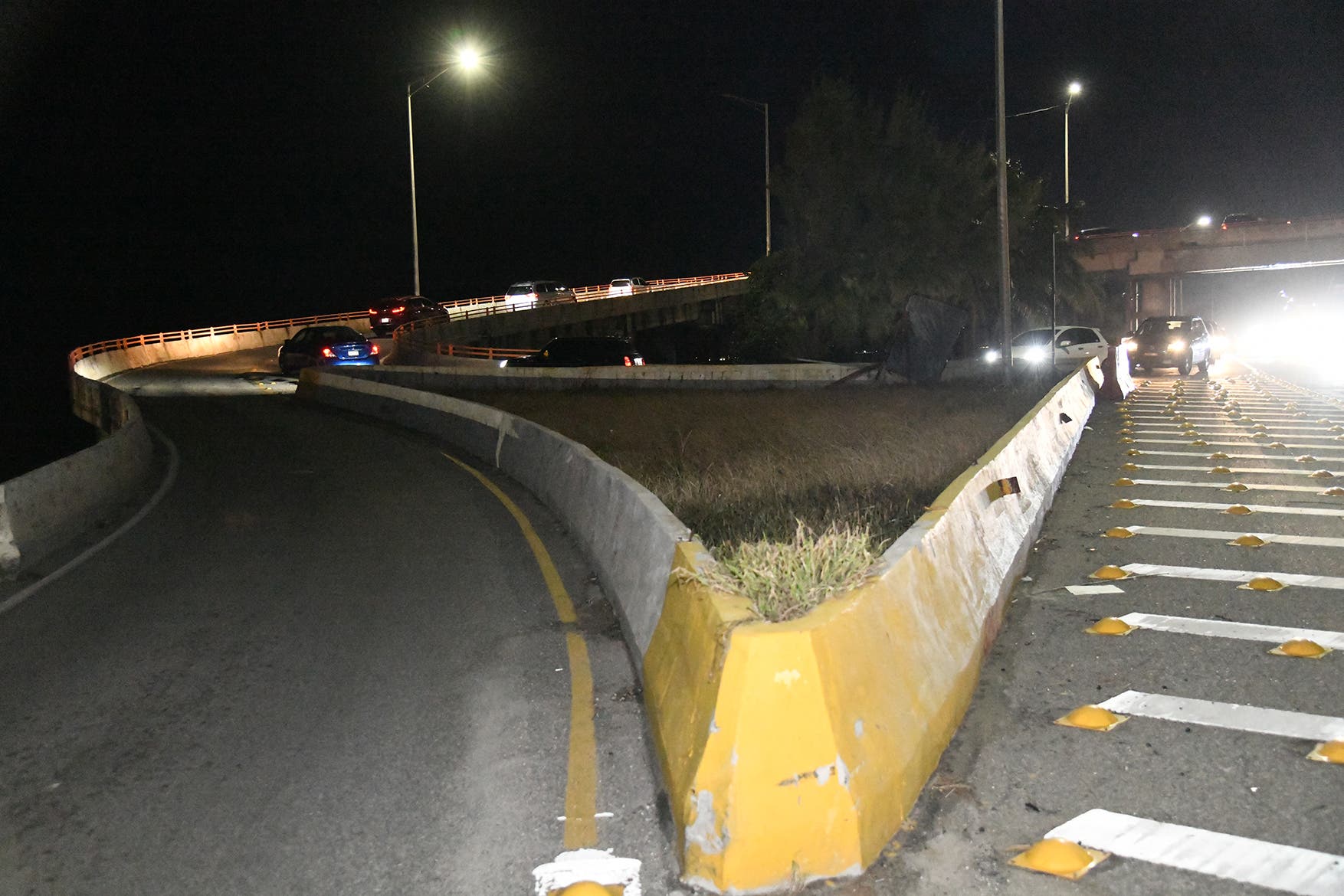 Obras Públicas cierra puente de la avenida Hípica sobre la autopista Las Américas para ampliar el giro