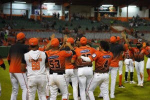 Espino y Rivas conducen victoria Toros sobre Gigantes