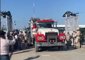 Haití reabre sus puertas y permite paso a personas y vehículos desde y hacia su territorio