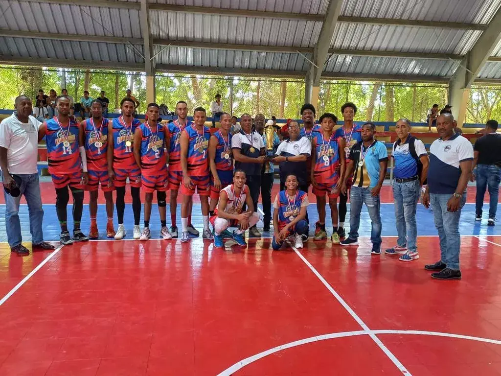 Laguneros y Calero ganan boletos para el nacional de voleibol