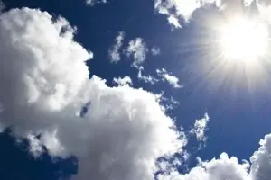 Cielo mayormente soleado con nubosidad y ráfagas de viento, informa Meteorología