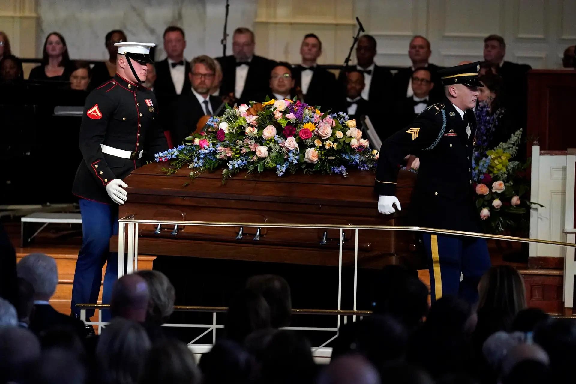 Presidentes y primeras damas despiden a Rosalynn Carter con cariño, música y mariposas