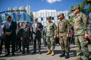 Presidente Abinader encabeza reunión semanal en la Policía Nacional