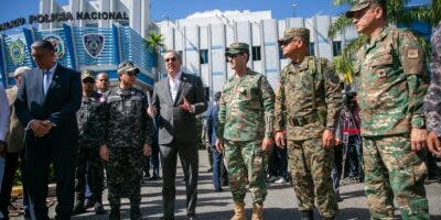 Presidente Abinader encabeza reunión semanal en la Policía Nacional