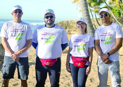 Kinnox realiza limpieza de costa en la playa Güibia