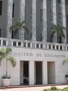 Desvinculados de Educación reclaman pago prestaciones