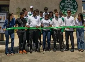 Starbucks inaugura su primera tienda  ‘Drive Thru’