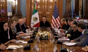 Estados Unidos trata en México tema de repunte migratorio