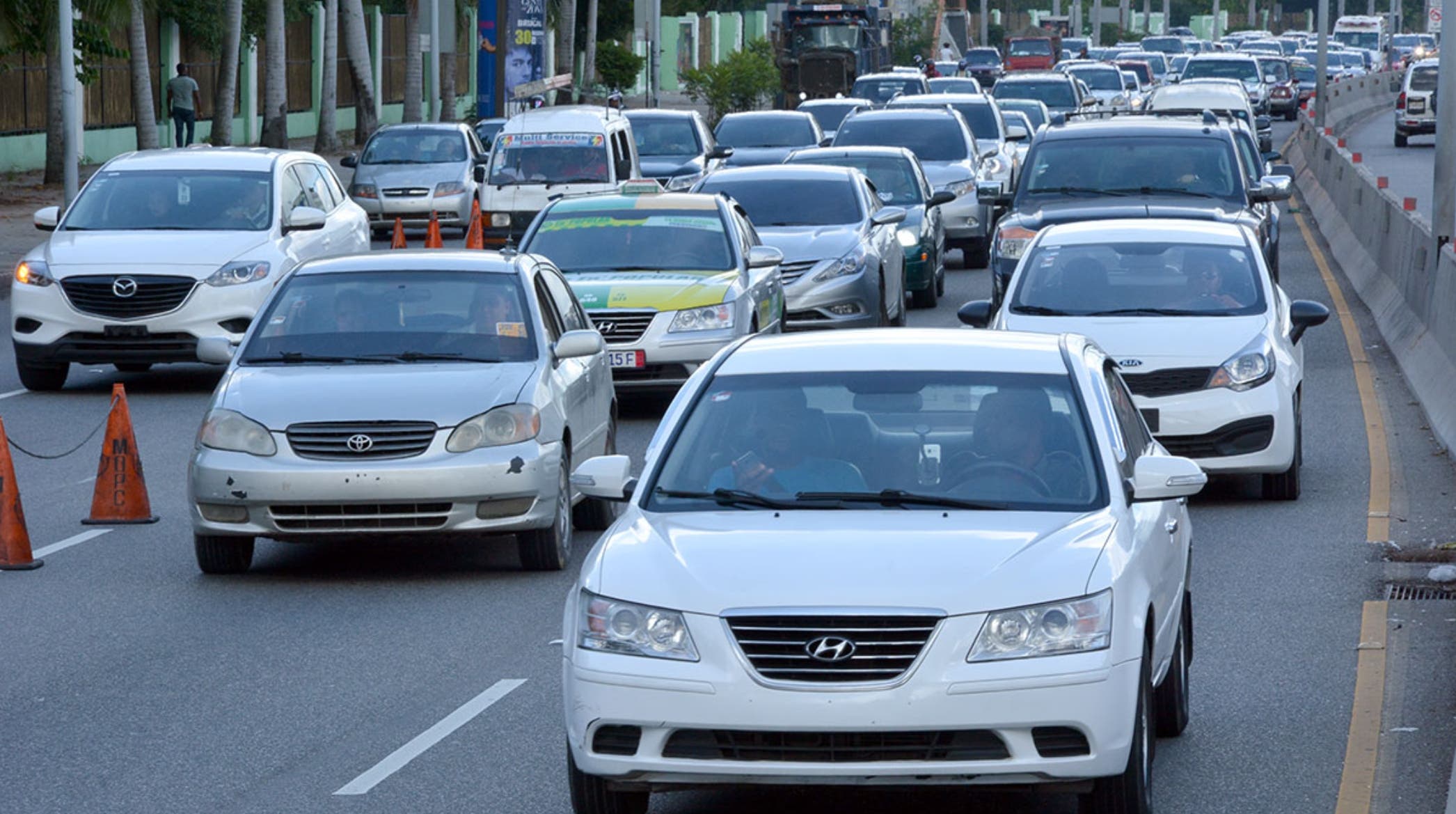 Los vehículos japoneses y coreanos dominan el parque vehicular  local