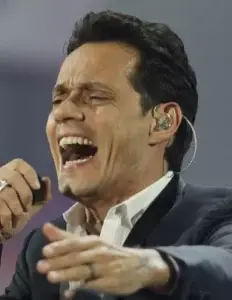 Marc Anthony adquiere un equipo de botes de carreras