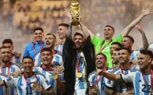 Messi, “Dibu” y Scaloni celebran  triunfo Catar